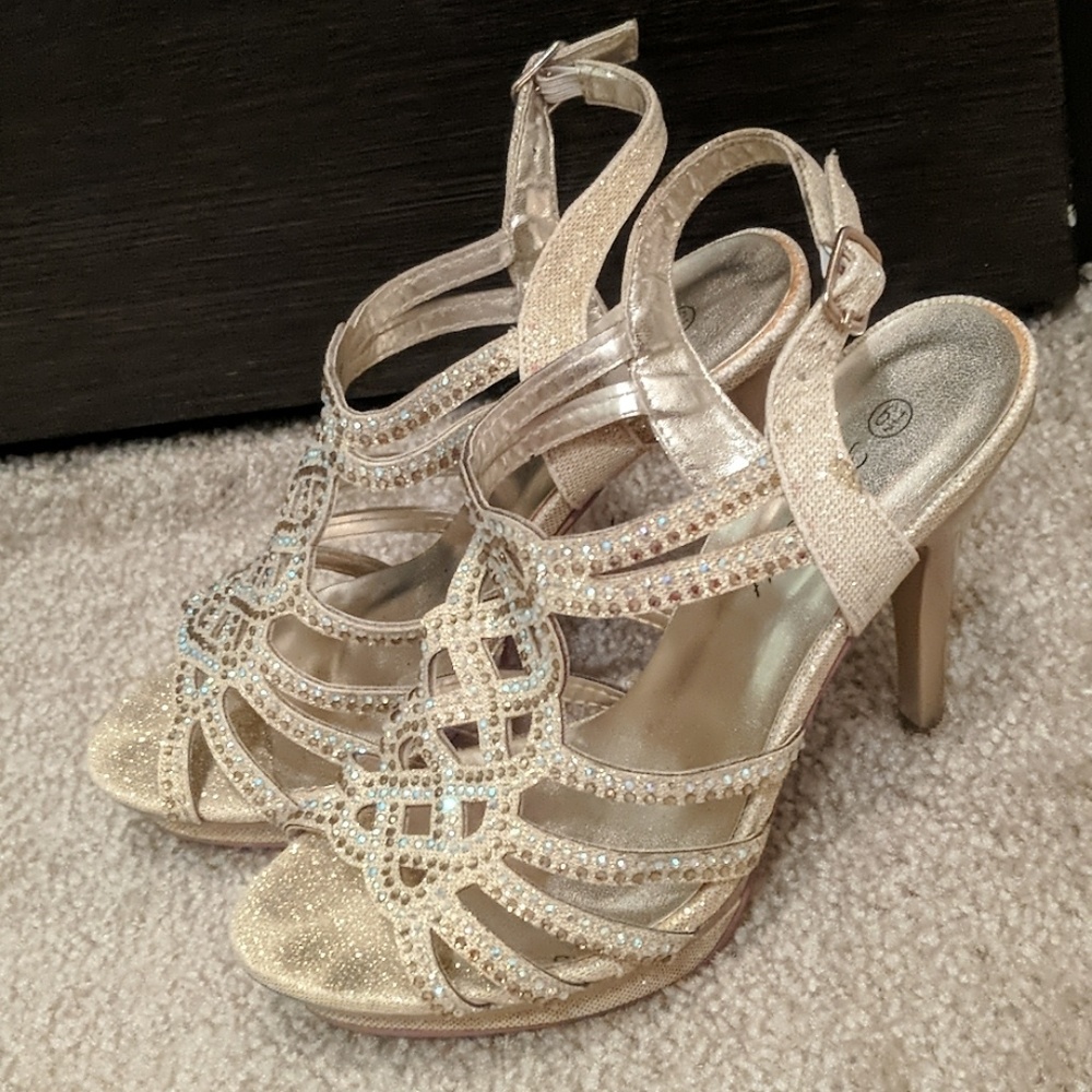 Used wedding/evening gown shoes in gold